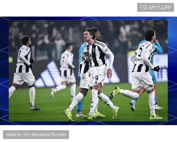 尤文前场连续传递撕开缺口，弗拉霍维奇强势冲击禁区