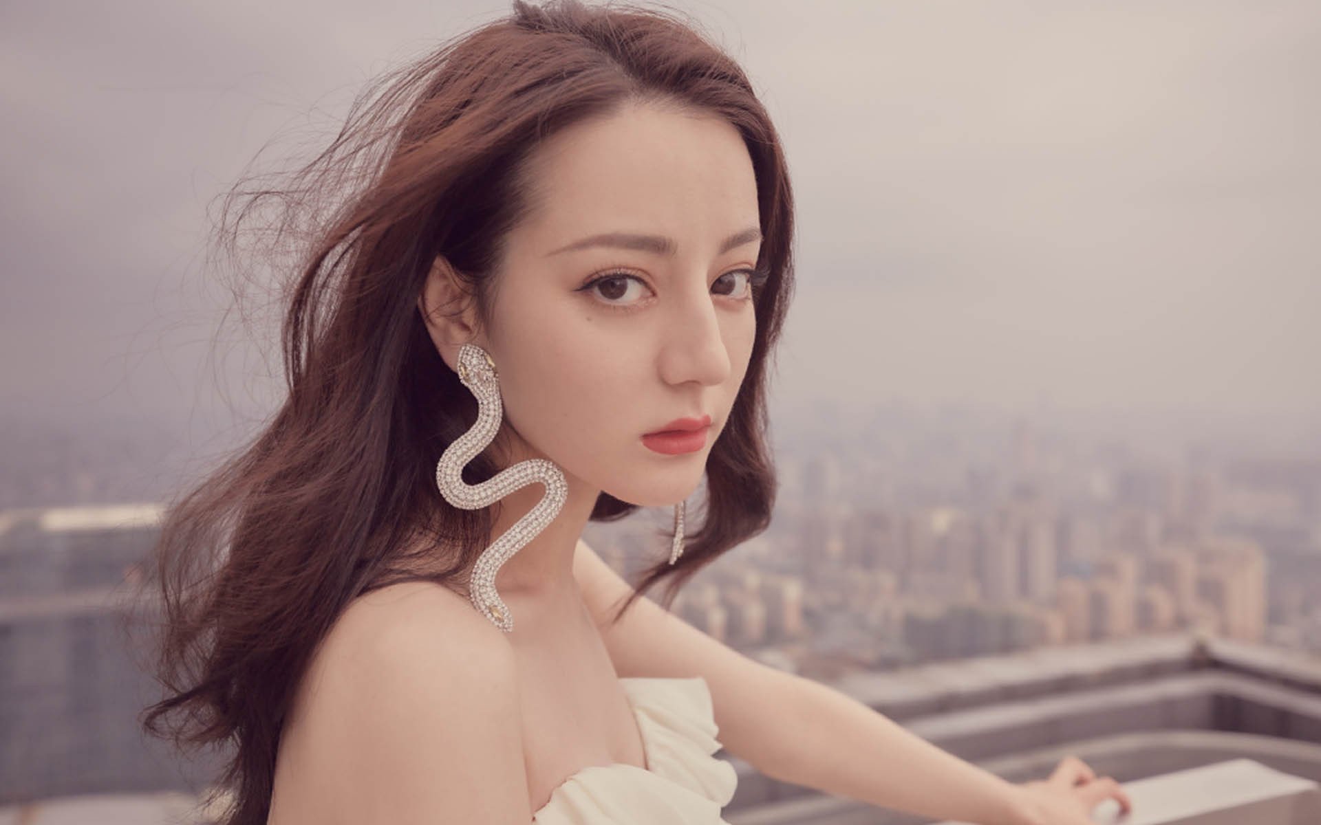 球场外的战斗：比赛背后的战术较量分析，球场战术板图片