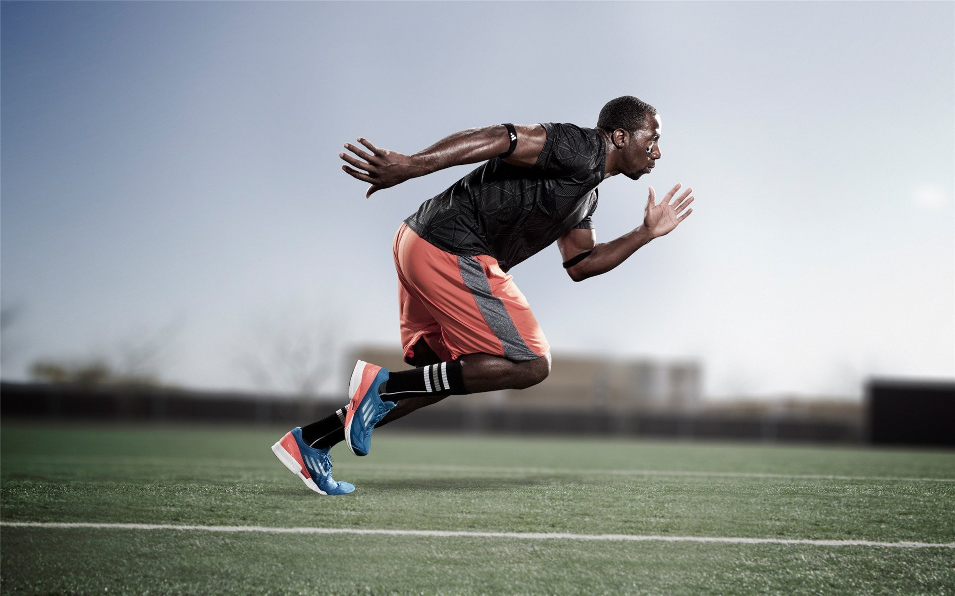 欧冠赛场上的球迷文化成为全球转播镜头热点，欧冠转播权是谁