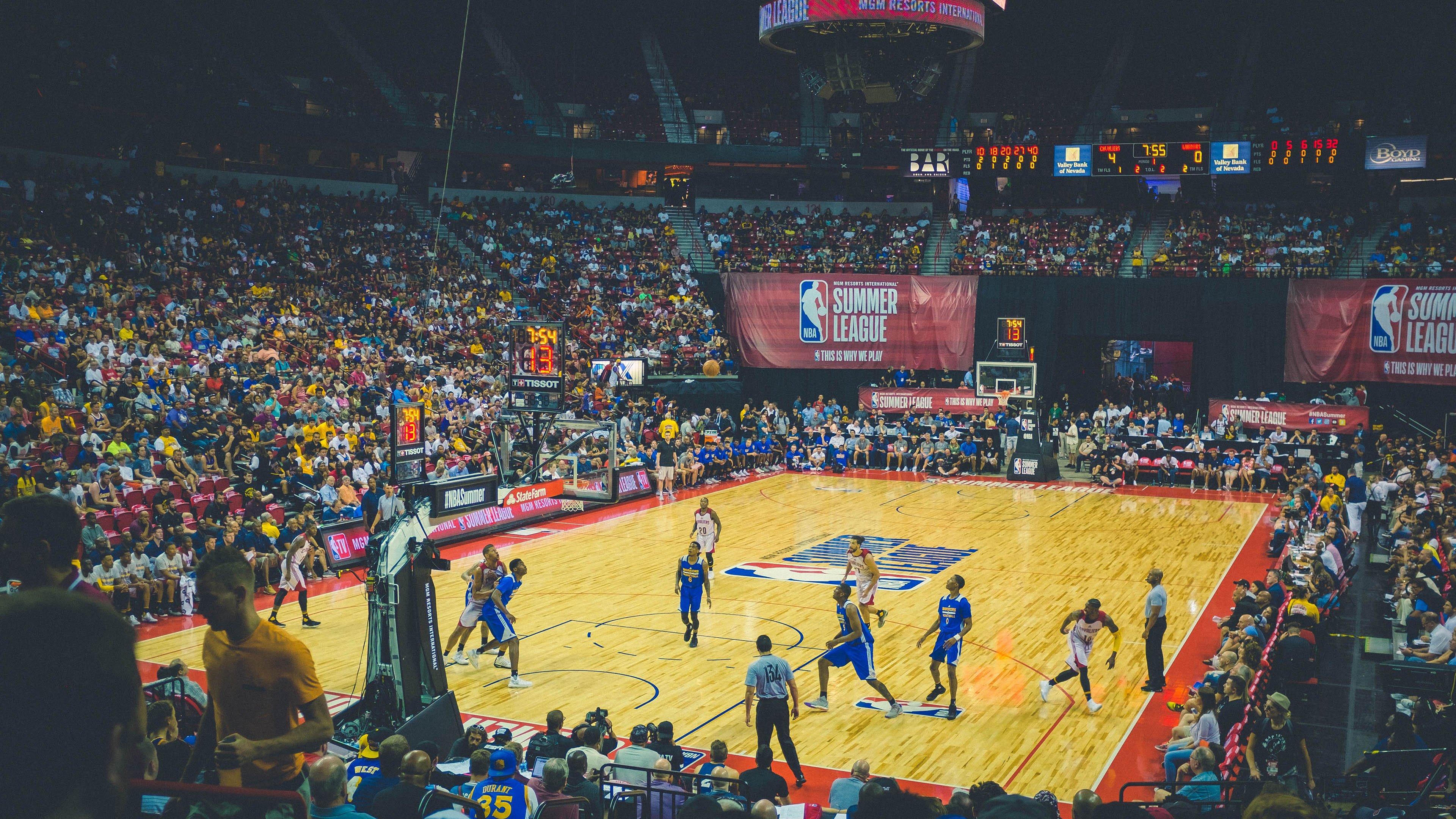 赛场附近商业开发带动当地经济增长，赛场酒店